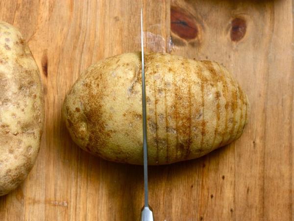 Kako speči krompir, da boste še sami presenečeni nad svojim mojstrstvom